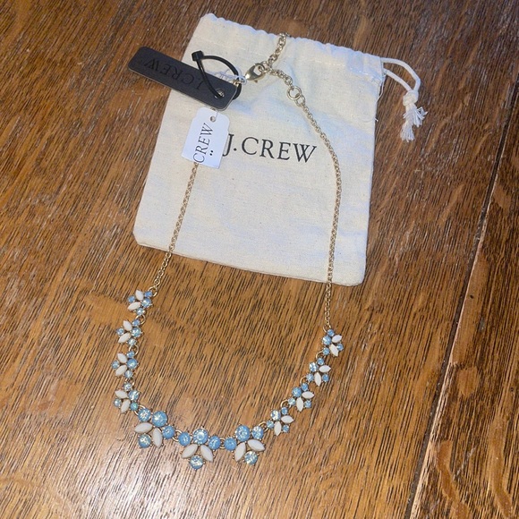 J. Crew Multi Crystal Blue Necklace
Gorgeous statement piece 18”
